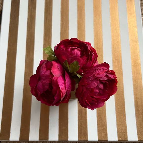 Small vase/flower arrangement - Picture 3 of 5